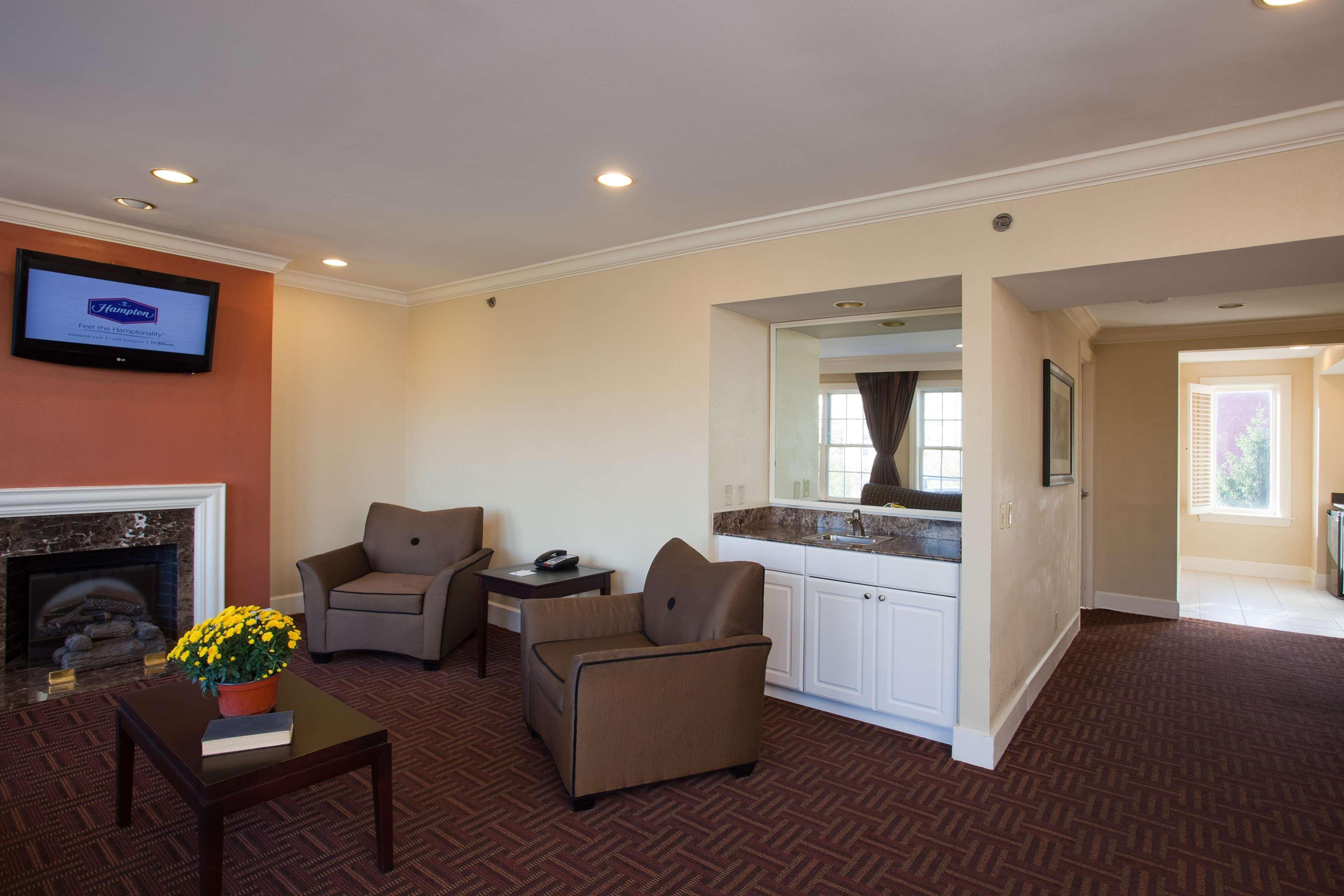 Hampton Inn & Suites Stamford Esterno foto