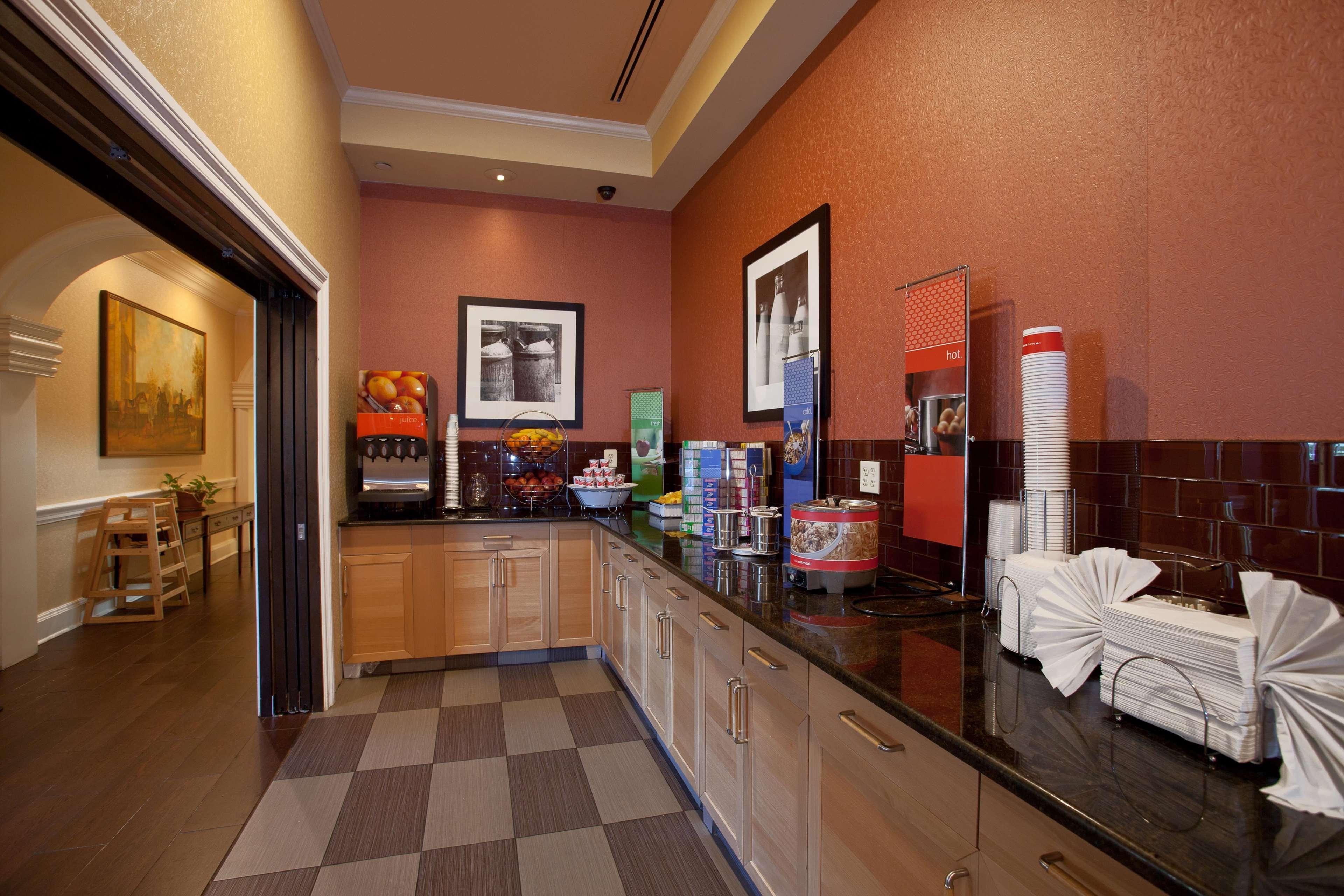 Hampton Inn & Suites Stamford Esterno foto