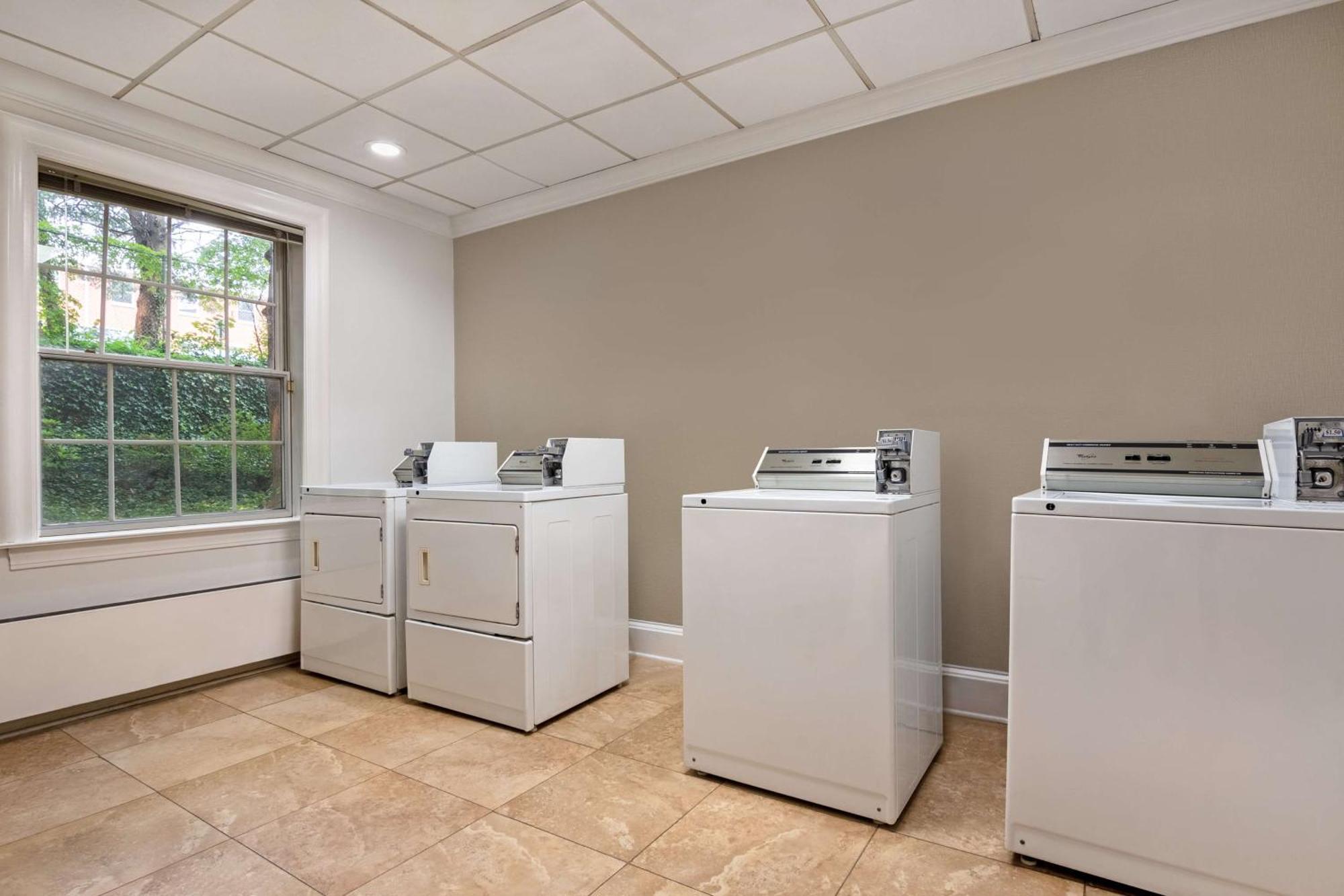 Hampton Inn & Suites Stamford Esterno foto